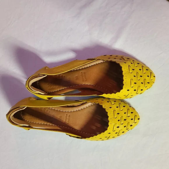 Spring Step Yellow Flats Size 36 - Picture 4 of 10